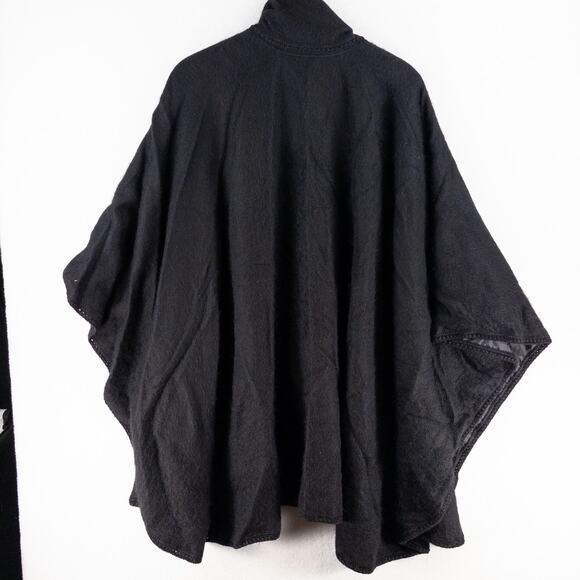 Simply Natural 100% Alpaca One Size Peru Black Shawl Wrap Poncho Buttons Scarf - Picture 8 of 9